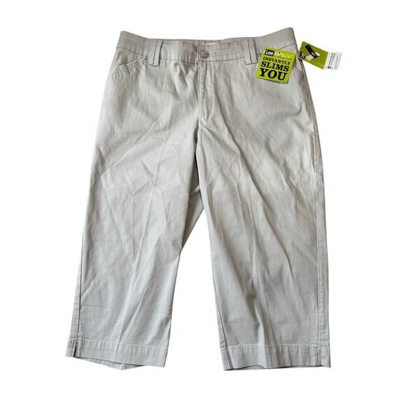 NWT - LEE, Stretch Natural Fit Capri pants/shorts; Size 14, Khaki/Tan - Picture 1 of 6
